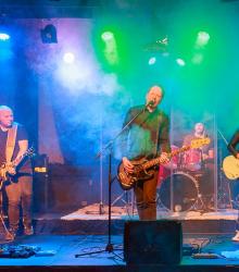 Chasing Mavericks + 22AD Chasing Mavericks + 22AD